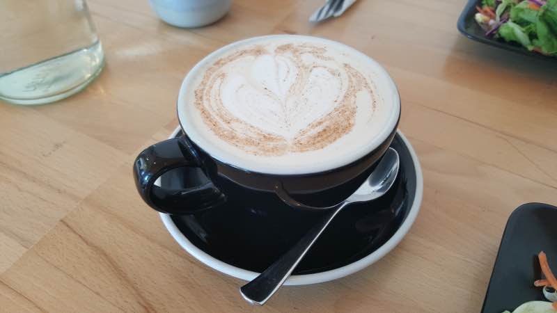 Chaï tea avec latte art du Keys and Co