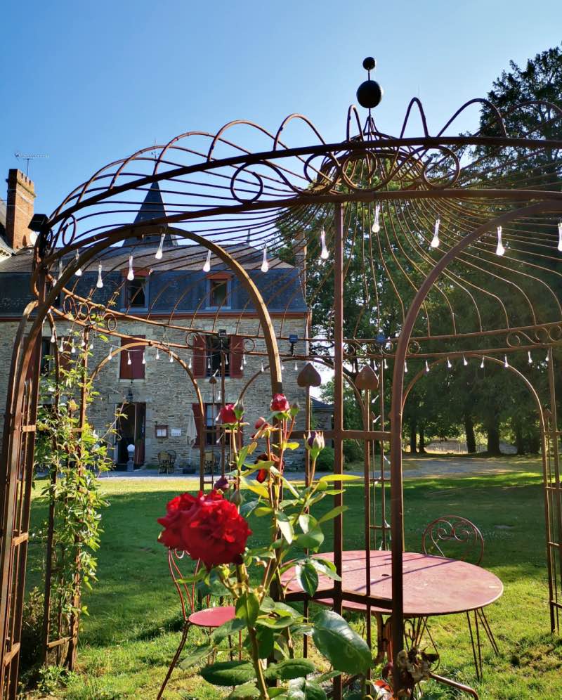 Le charmant kiosque pour se détendre dans le parc